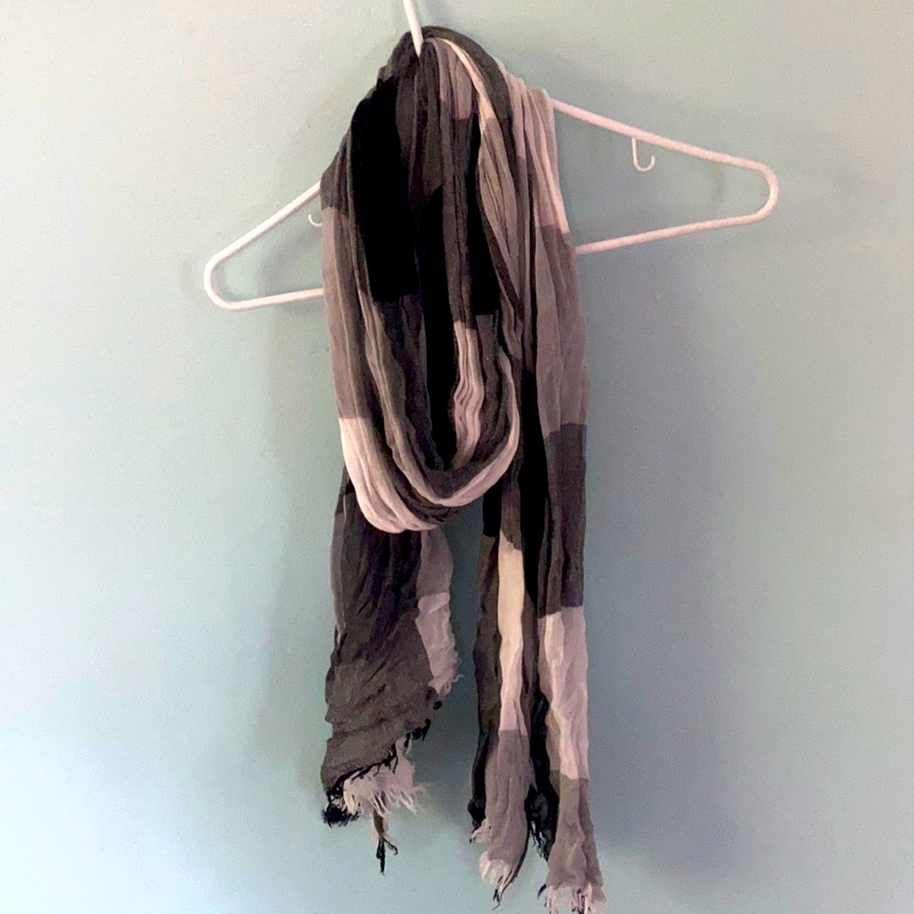 Black and white plaid scarf. AEO. One size.
